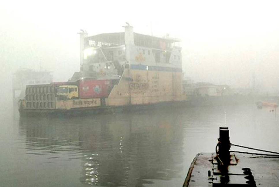 শরীয়তপুর-চাঁদপুর নৌপথে ফেরি চলাচল বন্ধ 