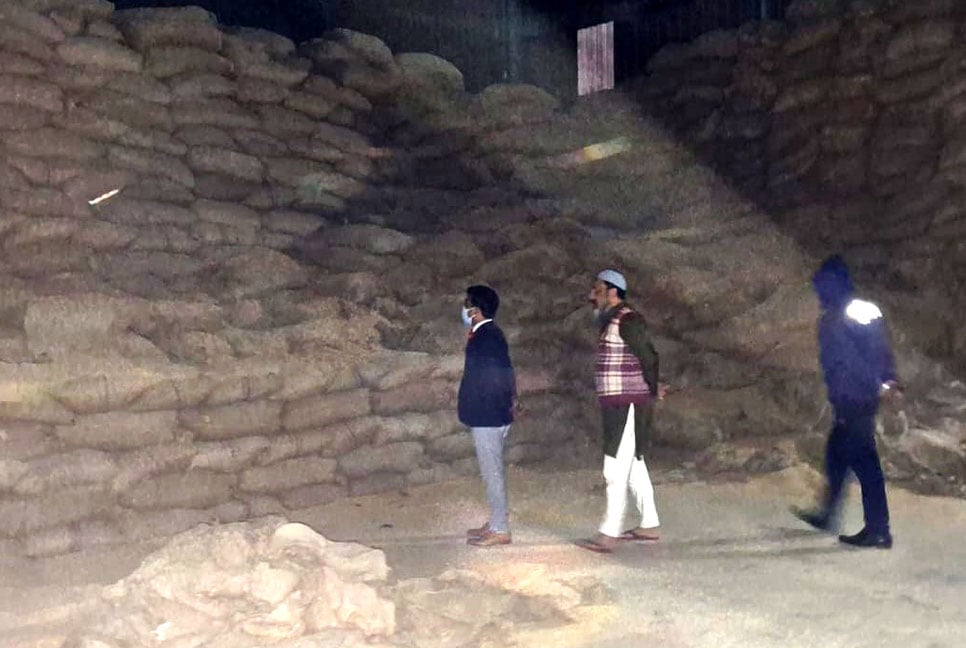 নওগাঁয় মজুদ বিরোধী অভিযানে ১৩টি রাইসমিলকে প্রায় ৬ লাখ টাকা জরিমানা 