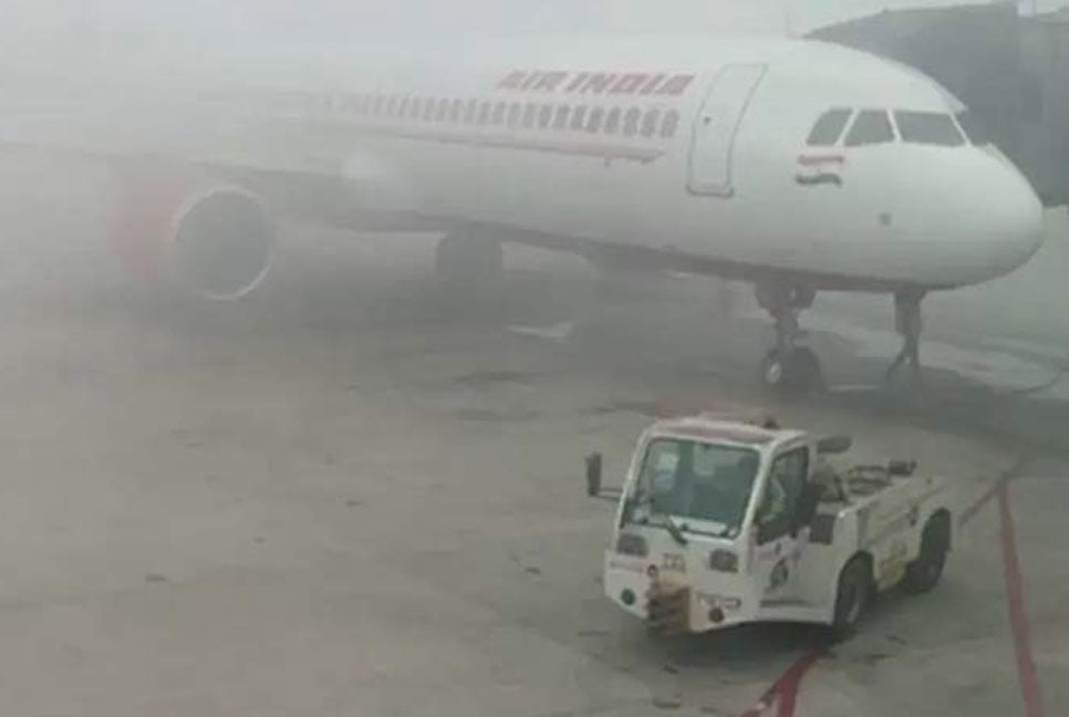 ঘন কুয়াশায় দিল্লিতে দেড় শতাধিক ফ্লাইট বিঘ্নিত