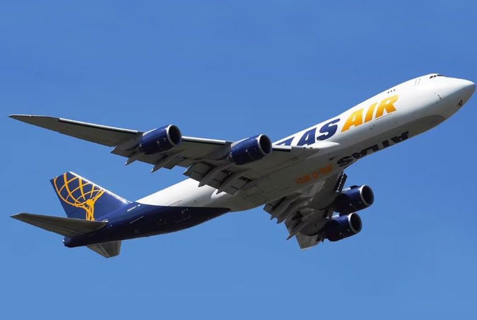 মাঝ আকাশে কার্গো প্লেনের ইঞ্জিনে আগুন, অতঃপর…