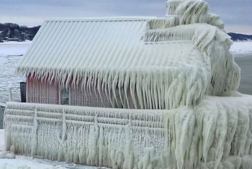 আমেরিকায় ঠাণ্ডা ও শীতকালীন ঝড়ে মৃতের সংখ্যা বেড়ে ৮৯