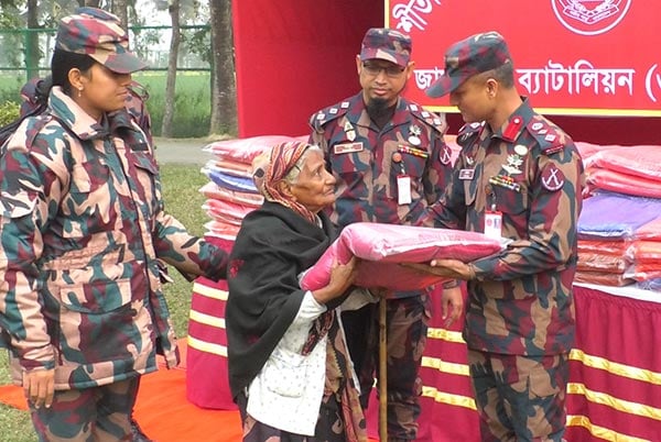 জামালপুরে বিজিবির কম্বল বিতরণ