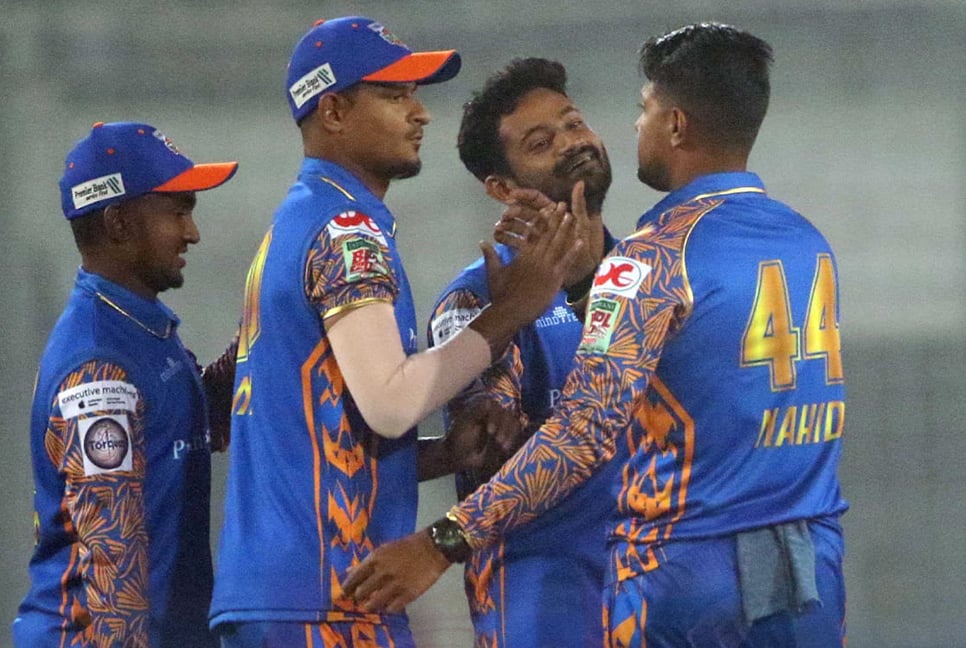 ১২১ রানেই গুটিয়ে গেল চট্টগ্রাম