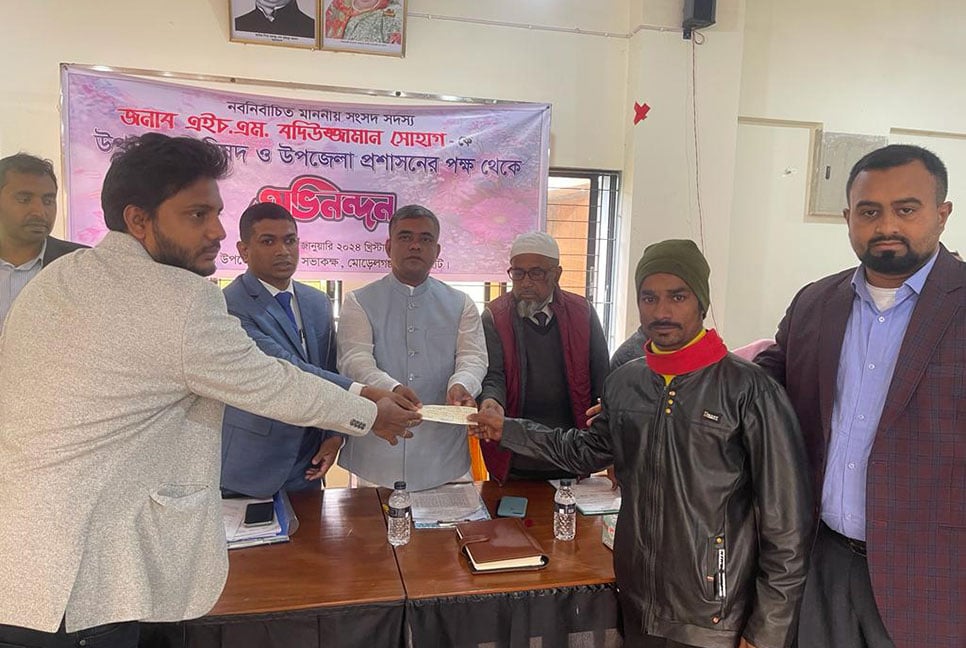 পানিতে ডুবে মারা যাওয়া শিশুর পরিবারকে আর্থিক সহায়তা 