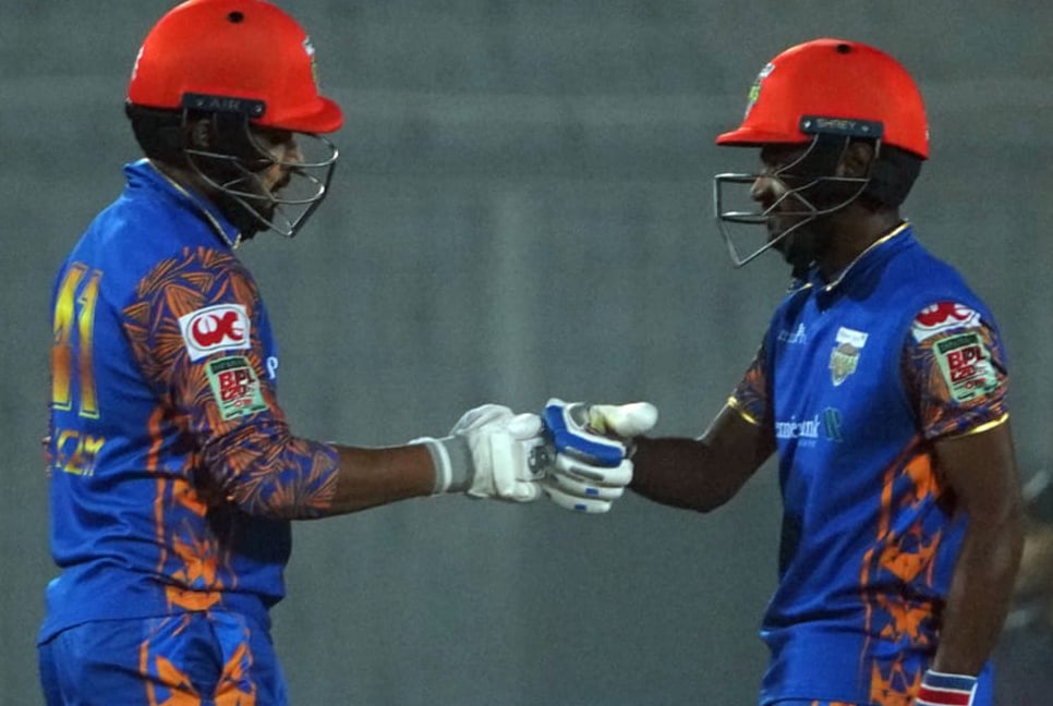 চট্টগ্রামকে ৪ উইকেটে হারাল খুলনা