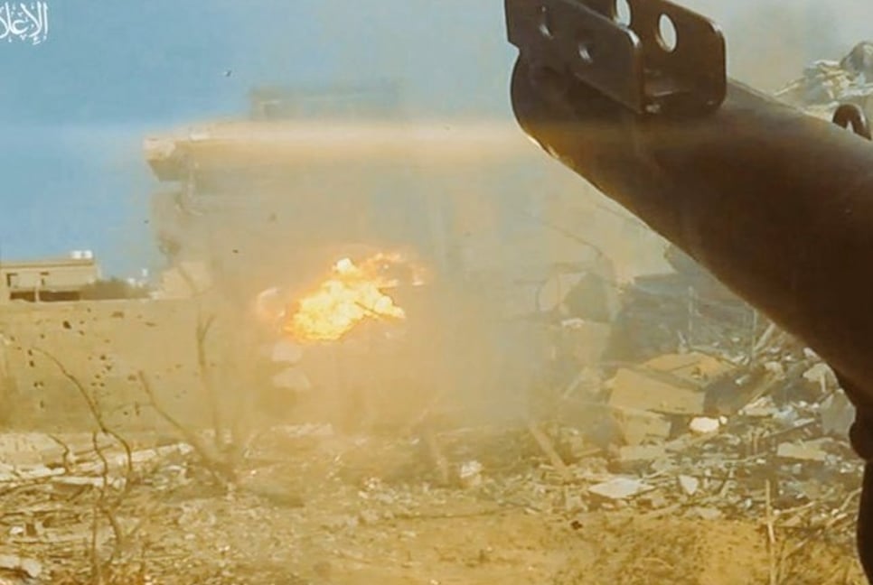 গাজা সিটি ও খান ইউনিসে ইসরায়েলি বাহিনীর সাথে তুমুল লড়াই চলছে