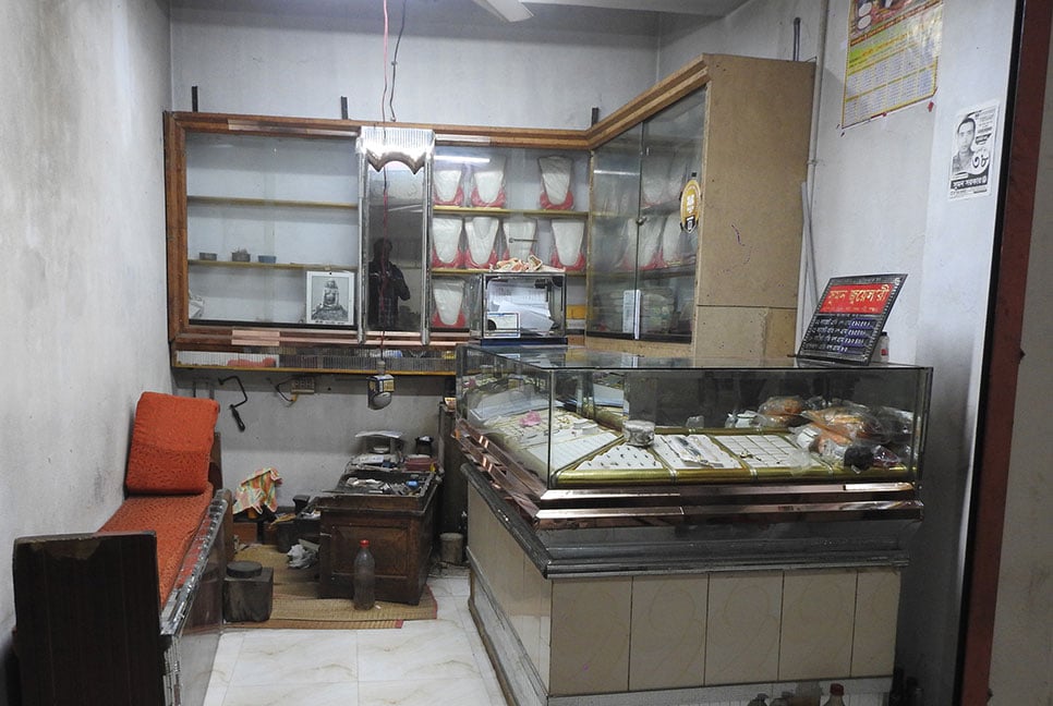 মাগুরায় স্বর্ণের ৩ দোকানে চুরি