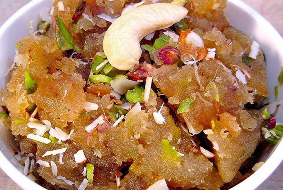 বাড়িতেই বানিয়ে ফেলুন বাদাম আলুর হালুয়া
