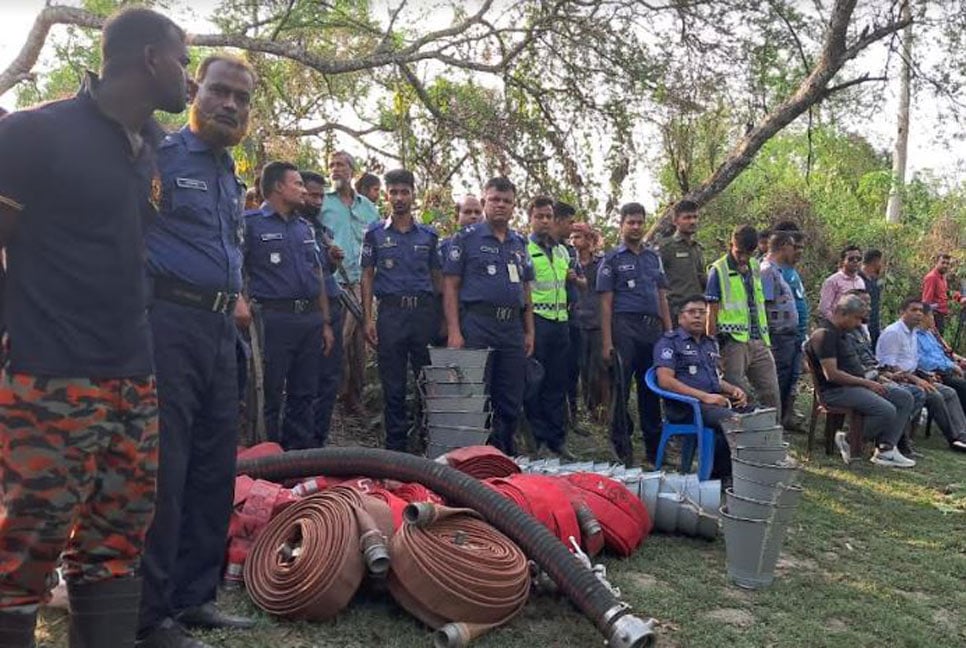 সুন্দরবনে আগুন: কাজ শুরু করেছে ফায়ার সার্ভিস, টহল দিচ্ছে হেলিকপ্টার