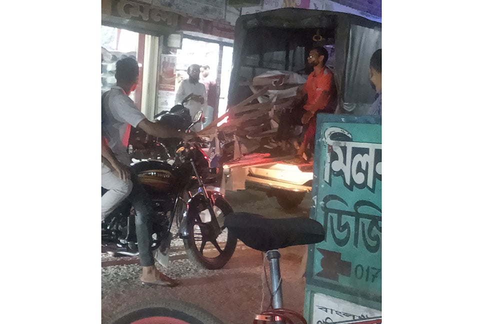 দুমকিতে অবৈধ নির্বাচনি ক্যাম্প অপসারণ