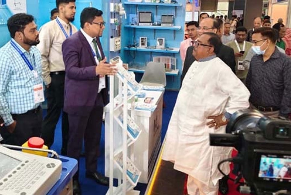 চকচকে চাল খাওয়া বন্ধ করলে চালের দাম কমবে : খাদ্যমন্ত্রী