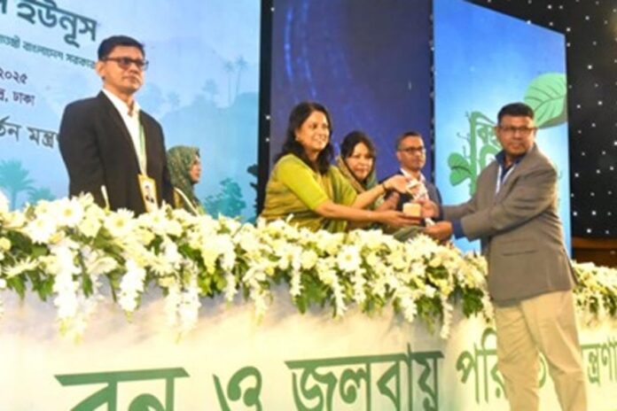 জাতীয় পরিবেশ পদক পেল স্নোটেক্স আউটারওয়্যার