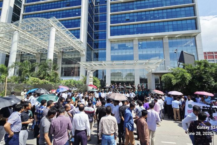 কালও চলবে ‘কমপ্লিট শাটডাউন’ ও ‘মার্চ টু এনবিআর’