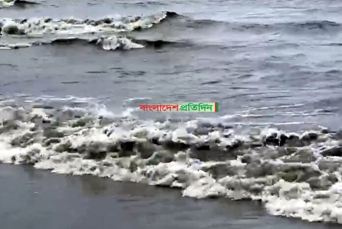 সাগরে লঘুচাপের শঙ্কা, তিন বিভাগে ভারী বর্ষণের আভাস