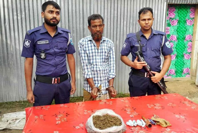 গোবিন্দগঞ্জে মাদক কারবারি গ্রেফতার