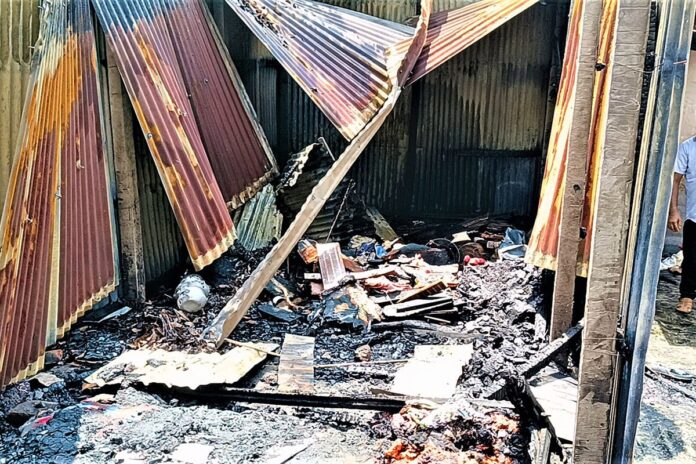 টাঙ্গাইলের যৌনপল্লীতে অগ্নিকাণ্ডে ২২ ঘর ভস্মীভূত