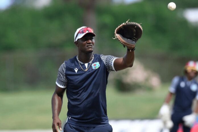 বিতর্কিত আম্পায়ারিং নিয়ে সমালোচনা, শাস্তি পেলেন ড্যারেন সামি