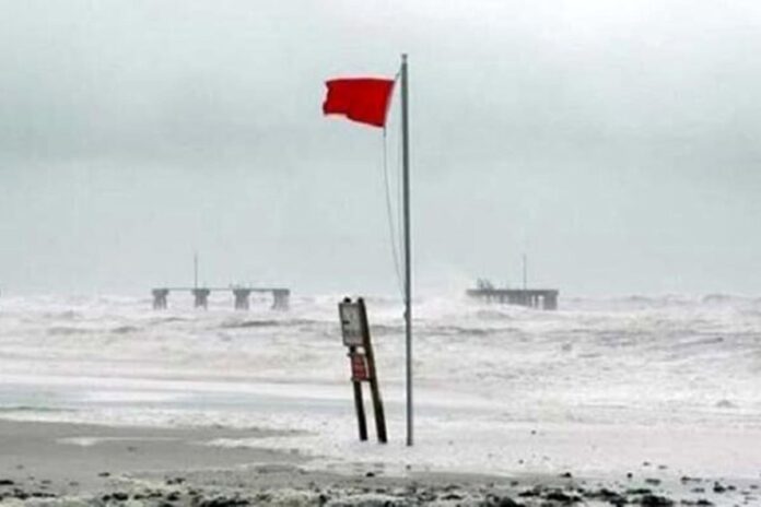উপকূলজুড়ে ঝোড়ো হাওয়ার আভাস, সমুদ্রবন্দরে ৩ নম্বর সতর্কতা