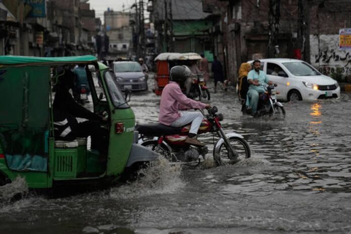 পাকিস্তানে আকস্মিক বন্যায় ৪৫ জনের মৃত্যু