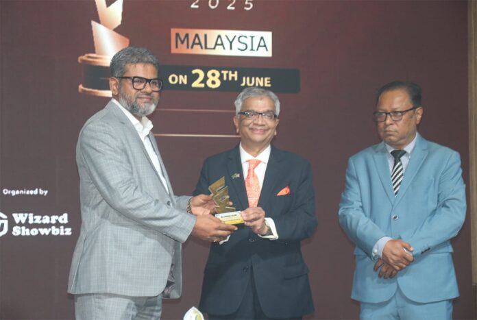 মালয়েশিয়ায় এলিট গ্লোবাল বিজনেস অ্যাওয়ার্ড অনুষ্ঠিত