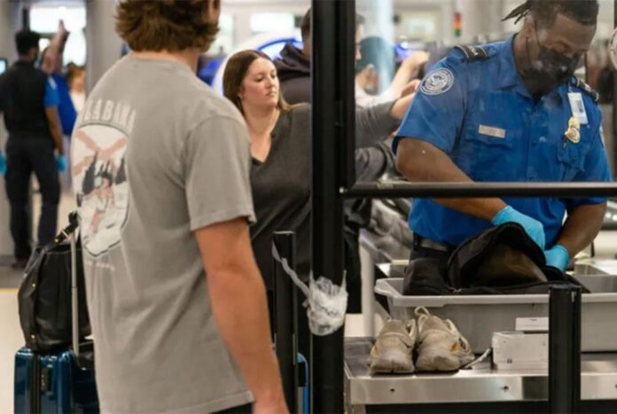 মার্কিন বিমানবন্দরে যাত্রীদের নিরাপত্তা তল্লাশির নিয়মে পরিবর্তন