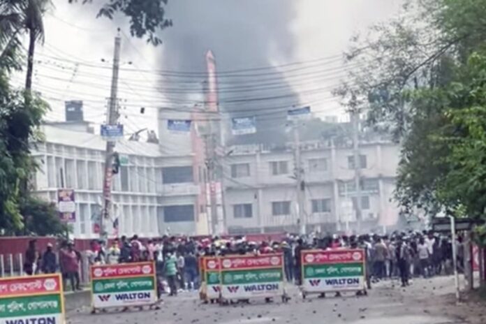 গোপালগঞ্জে কারফিউ জারি