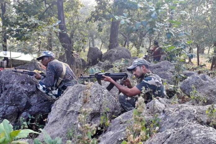 1752723315-fe5df232cafa4c4e0f1a0294418e5660 ঝাড়খণ্ডে মাওবাদীদের সাথে সংঘর্ষে সেনাসহ নিহত ৩