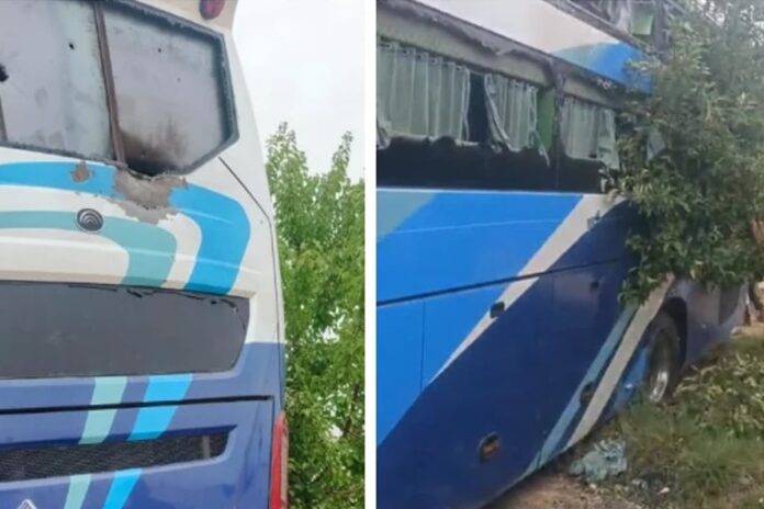 পাকিস্তানে যাত্রীবাহী বাসে সন্ত্রাসী হামলায় নিহত ৩, আহত ৭