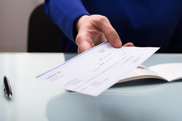 দুবাইয়ে ধোঁকাবাজি: চিংড়ি, ল্যাপটপ, টিকিটসহ উধাও ২৫ মিলিয়ন দিরহাম