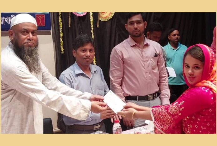 পটুয়াখালীতে নারী উদ্যোক্তাদের মাঝে চেক বিতরণ