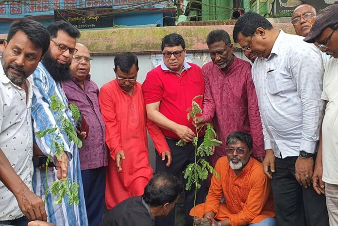শহীদদের স্মরণে বৃক্ষরোপণ ও চারা বিতরণ