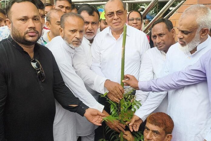 জুলাই-আগস্ট গণঅভ্যুত্থানের শহীদদের স্মরণে গাজীপুরে বৃক্ষরোপণ