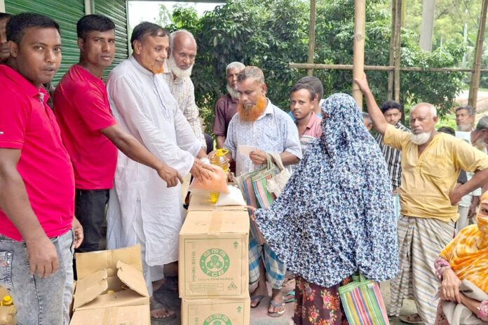 1753100414-1167849815caf68d1aa6b2e192d04e7a বগুড়ার ২১নং ওয়ার্ডে ৮৭৬ ভোক্তা পেলেন টিসিবি’র পণ্য