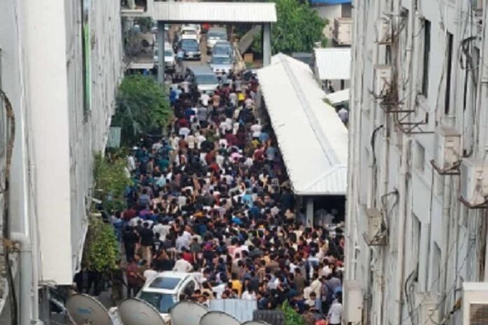 1753345076-74336fda19b072045653ade0f4847dd8 সচিবালয়ে ঢুকে ভাঙচুর ও হত্যাচেষ্টার মামলায় গ্রেফতার ৪