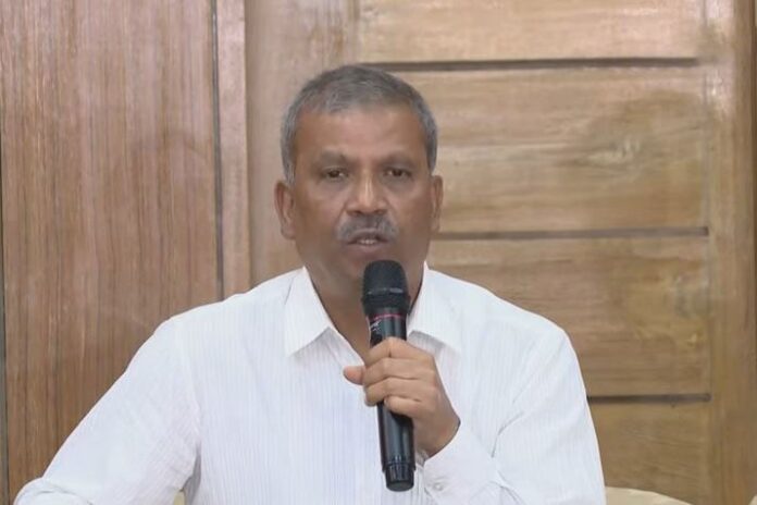 বিমান বিধ্বস্তে হতাহতদের সব ধরনের সহায়তা দেবে সরকার: আইন উপদেষ্টা