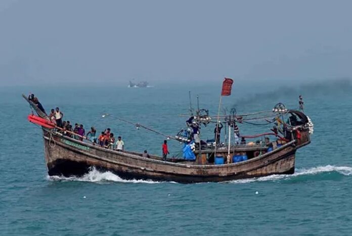 সাগরে মাছ ধরতে গিয়ে ট্রলারসহ ১১ জেলে অপহরণ
