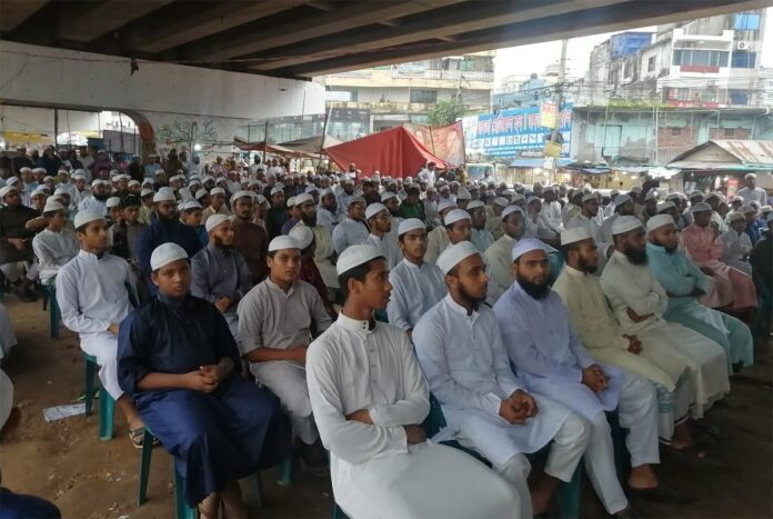 1753631509-0331f1beab22fb6d25616fda3a99b07b শ্রীপুরে জুলাই অভ্যুত্থানে মাদ্রাসা শিক্ষার্থীদের ‘রেজিস্ট্যান্স সম্মাননা’ প্রদান