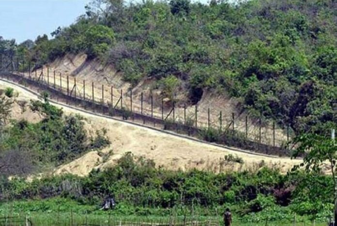 1753668967-00cfc8d45dd779b53fcc4ec47cfda500 নাইক্ষ্যংছড়ির সীমান্তবর্তী গ্রামগুলোতে আতঙ্ক চরমে