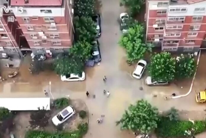 চীনে টানা বৃষ্টিপাত ও ভয়াবহ বন্যায় নিহত ৩০