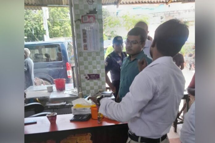 1753977639-7544064284764b84203304634f1a190a গাইবান্ধায় ভোক্তা অধিকারের অভিযানে ৩ হোটেলকে জরিমানা