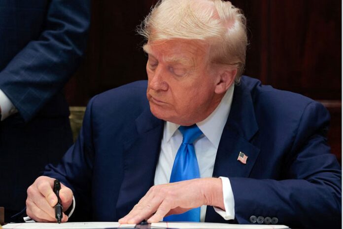 1754008432-3693aa2f22f7c15e5c0c58a2950b10ae বাংলাদেশের ওপর যুক্তরাষ্ট্রের শুল্ক কমিয়ে ২০ শতাংশ