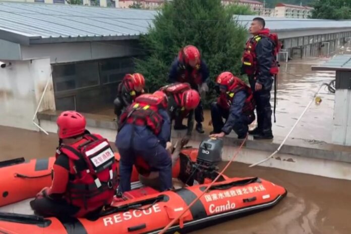 চীনে ভয়াবহ বন্যায় বৃদ্ধাশ্রমে ৩০ জনের মৃত্যু