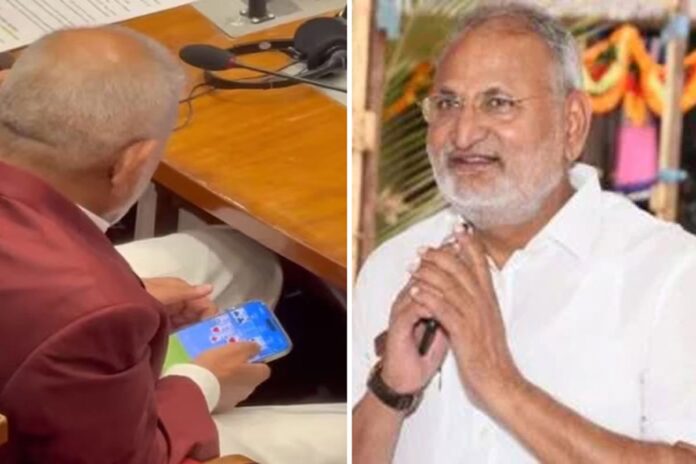 1754035556-53fd7c84ecc3cbf33fcd82f7517aa4d3 তাস খেলতে গিয়ে মন্ত্রিত্ব হারালেন ভারতের মহারাষ্ট্রের কৃষিমন্ত্রী