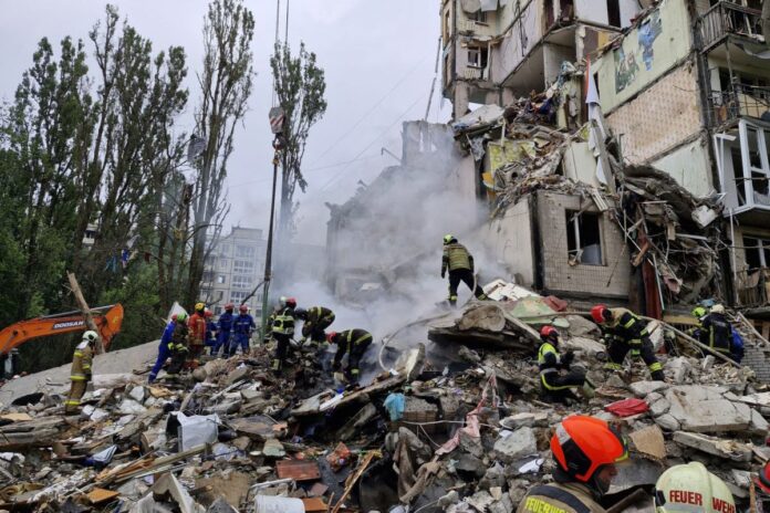 কিয়েভে আবারও ভয়াবহ হামলা রাশিয়ার, নিহত ৩১