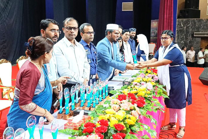 গোপালগঞ্জে ৬৪৪ কৃতী শিক্ষার্থীকে সংবর্ধনা