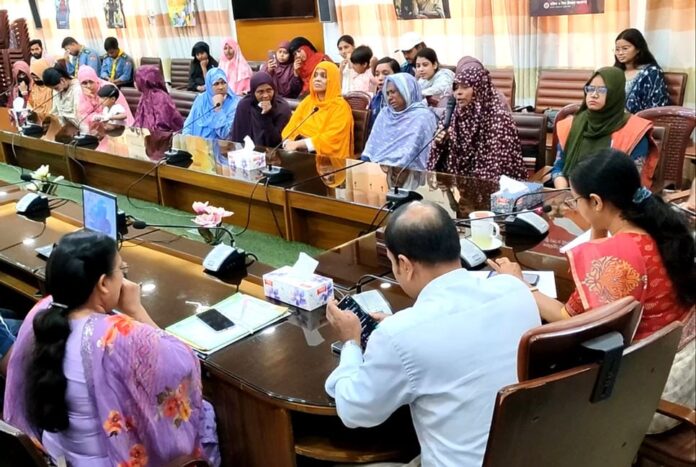 1754122938-a88d79419cb5cb5013a55444cf2c98b8 ঠাকুরগাঁওয়ে জুলাই আন্দোলনের স্মৃতিচারণে কান্নায় ভেঙে পড়লেন শহীদদের মায়েরা