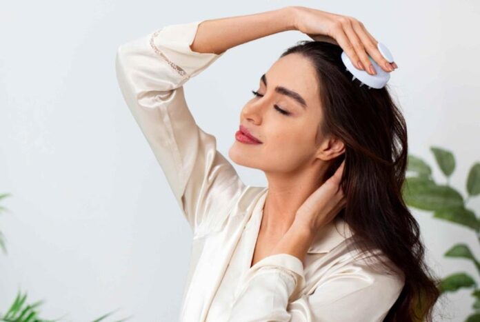 মাথার ত্বকের তৈলাক্তভাব দূর করতে যা করবেন