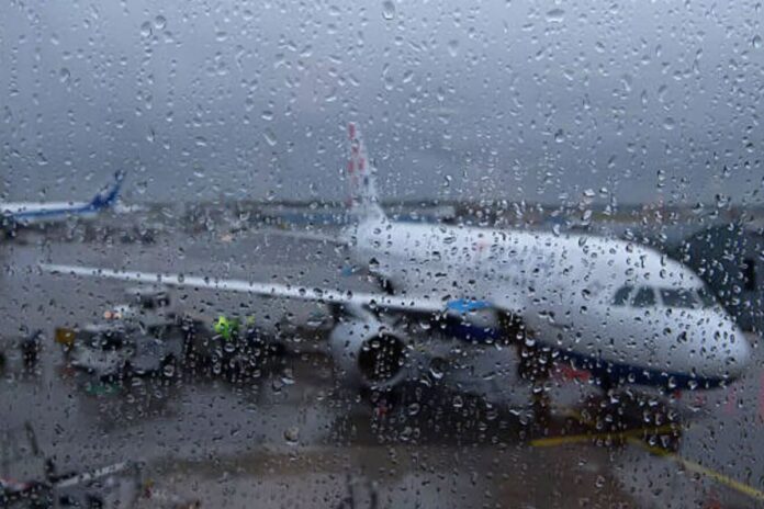 তীব্র বর্ষণে দিল্লিতে ফ্লাইট বিলম্ব, ৪টি বাতিল
