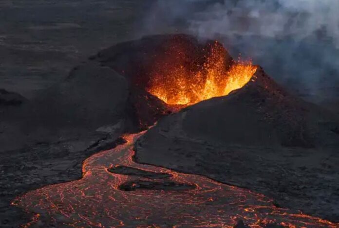 যে কারণে ৬০০ বছর পর জেগে উঠল ভয়ংকর আগ্নেয়গিরি!