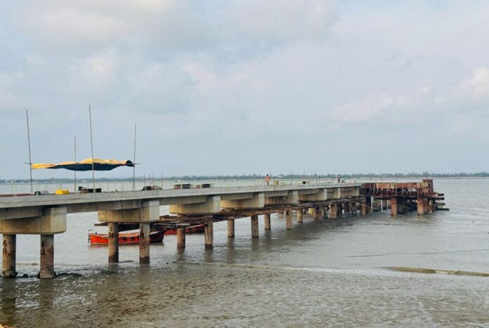 কুতুবদিয়ায় শেষ পর্যায়ে ২৮ কোটি টাকা ব্যয়ে দুটি জেটি ঘাট নির্মাণের কাজ